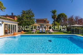 Maison à Bellaterra. Espectacular residencia con oasis privado y máxima tranquilidad