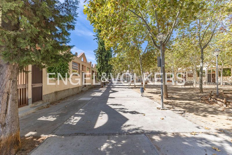 Foto 5472fb60-d8fc-494e-9e29-9d67d01df0cc. Casa adossada amb calefacció aparcament a Creu Alta Sabadell