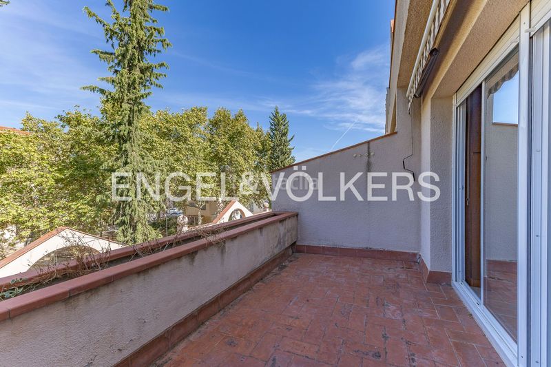 Foto 8f89ff72-f053-4745-9ea3-6539b39ab96a. Casa adossada amb calefacció aparcament a Creu Alta Sabadell