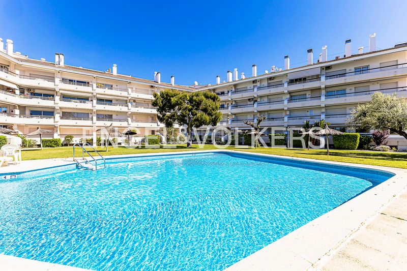 Foto d0fb3b9a-4c83-46d5-8c09-3e68cc2a7bed. Alquiler piso descubre el lujo mediterráneo en Ribes Roges Vilanova i la Geltrú