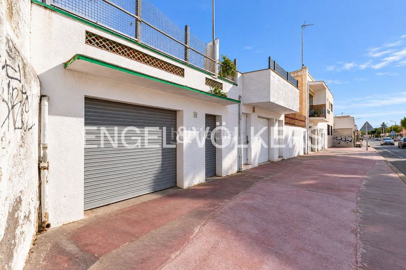 Foto af1c5cfc-e063-4521-881d-78088b22a6c9. Casa adossada amb calefacció aparcament a Centre Pineda de Mar