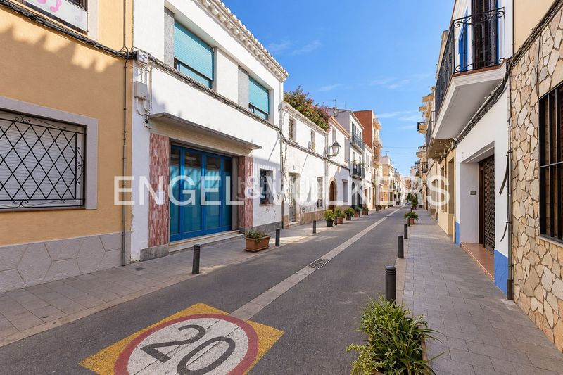 Foto dbd6a2bc-9982-457b-a0de-1c7102c611e1. Casa adossada amb calefacció aparcament a Centre Pineda de Mar