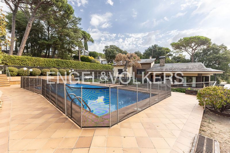 Foto 1e030fc7-1f9d-444a-92b5-e8da19a4b27c. Casa amb calefacció aparcament piscina a Vallgorguina