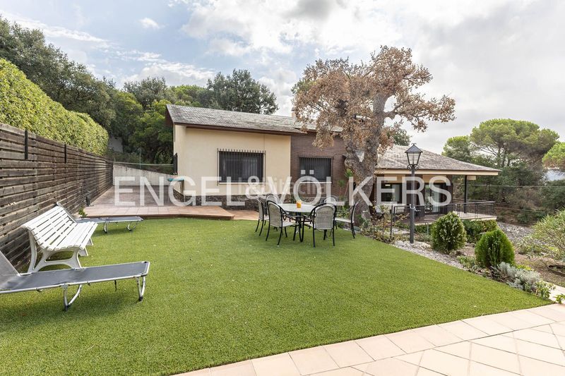 Foto 59ee3183-dc95-4f5f-9291-800725cc2c95. Casa amb calefacció aparcament piscina a Vallgorguina