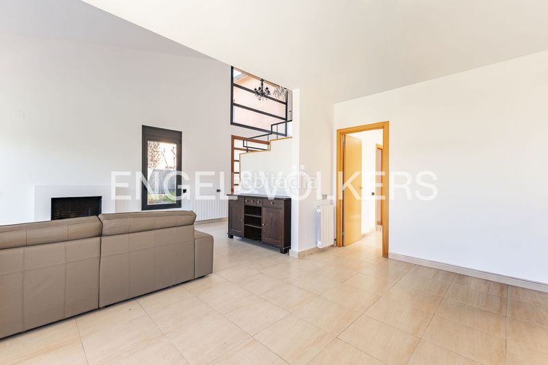 Foto 2a25ccd6-d741-4057-b00b-f51f73ccf6f2. Casa amb calefacció aparcament a Roca del Vallès (La)