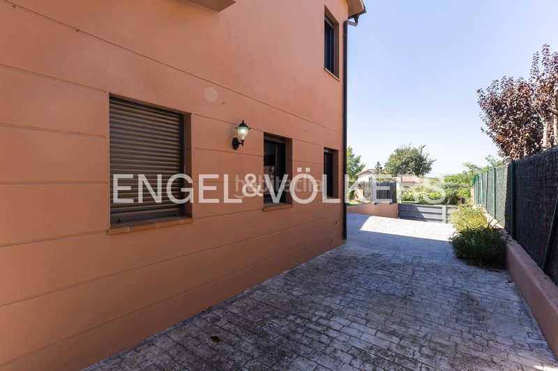 Foto 9a535bf2-9eed-476a-831e-b032bcd7e77f. Casa amb calefacció aparcament a Roca del Vallès (La)