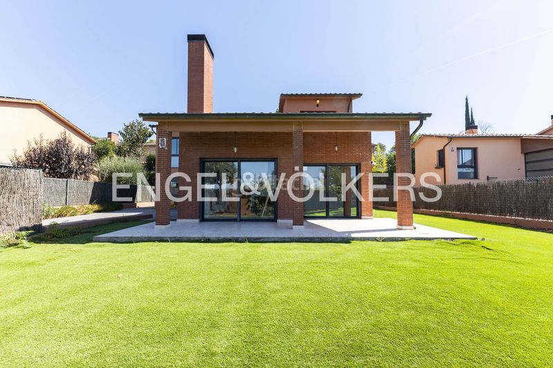 Foto c595102f-5d9f-4a67-b3b9-16d25d4c46d5. Casa amb calefacció aparcament a Roca del Vallès (La)