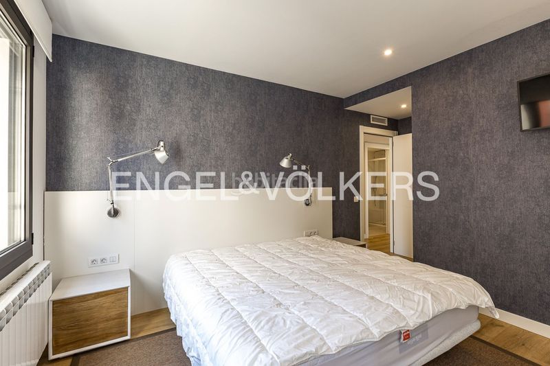 Foto 32281cc3-b8f0-4189-8e08-5897031923ff. Piso exclusiva vivienda reformada con vistas panorámicas al port vell en Barcelona