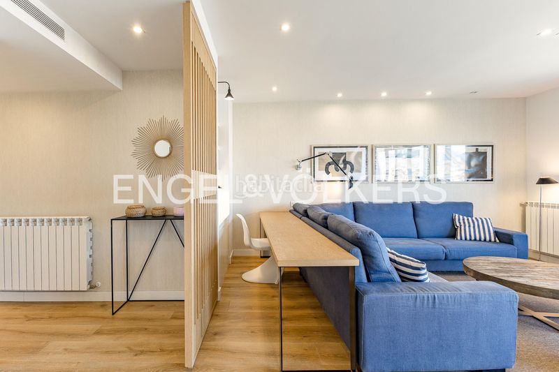 Foto 39811d67-8f48-4549-b702-51f6e23e5044. Piso exclusiva vivienda reformada con vistas panorámicas al port vell en Barcelona