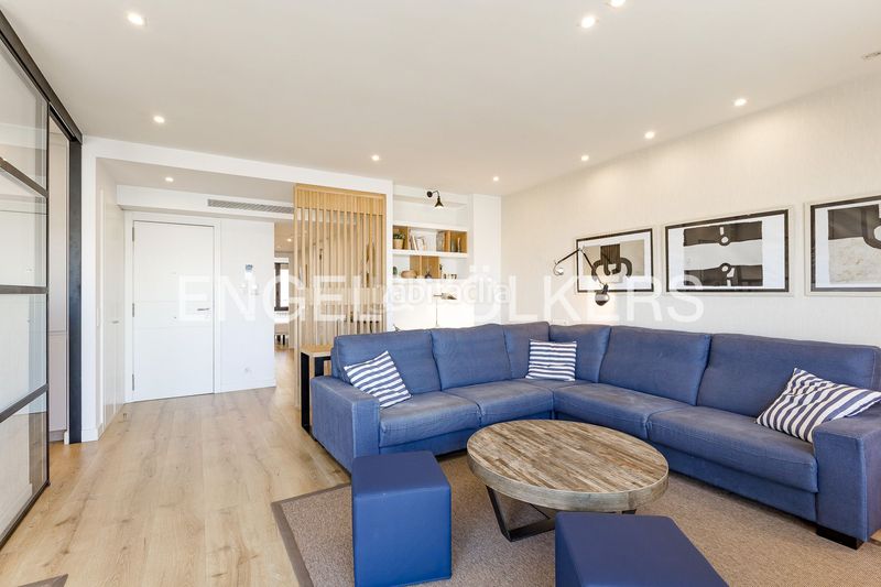 Foto 3d99ae00-126e-4dc1-9979-b84610967838. Piso exclusiva vivienda reformada con vistas panorámicas al port vell en Barcelona