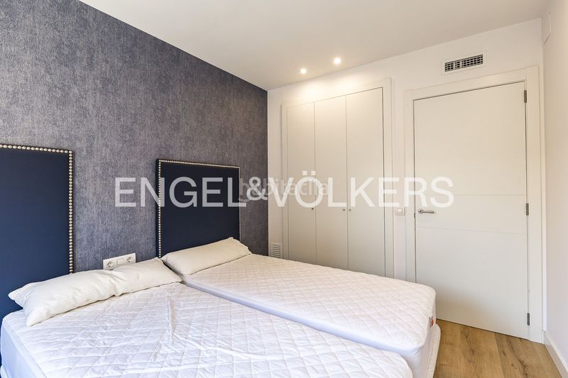 Foto 5e40551a-7d27-4130-8de2-a90b7dc2360d. Piso exclusiva vivienda reformada con vistas panorámicas al port vell en Barcelona