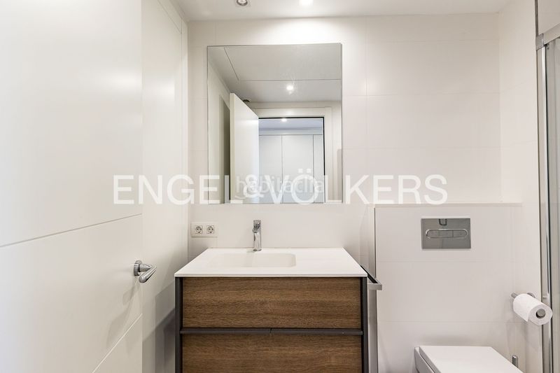 Foto 6e3aa235-a85f-4258-a141-49fd868913af. Piso exclusiva vivienda reformada con vistas panorámicas al port vell en Barcelona