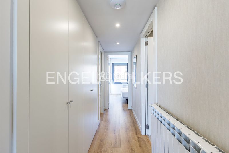 Foto 8b8efaf3-2cba-42bc-ae6f-9c14e0bb3ea8. Piso exclusiva vivienda reformada con vistas panorámicas al port vell en Barcelona