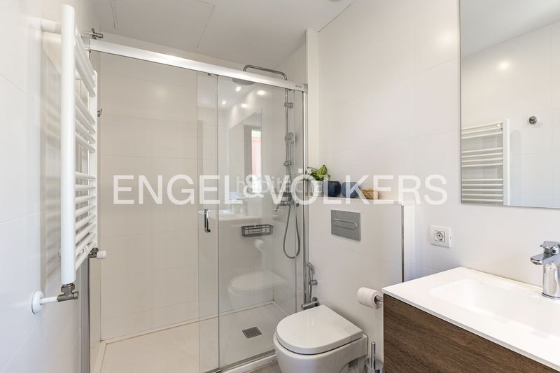 Foto af474c21-36a1-4261-b9ae-9dfc71854f00. Piso exclusiva vivienda reformada con vistas panorámicas al port vell en Barcelona