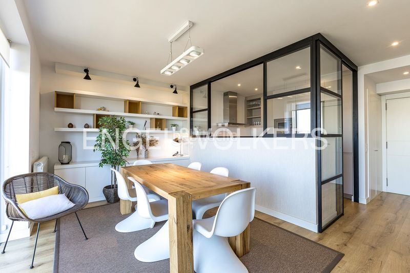 Foto b54d1307-8a3a-47c2-ac74-add0913c7a52. Piso exclusiva vivienda reformada con vistas panorámicas al port vell en Barcelona