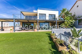 Casa a La Miranda. Casa de lujo con vistas espectaculares y piscina en la miranda