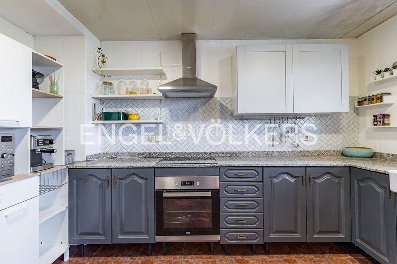 Foto 194818db-2707-4576-b98b-b56583fa7fd1. Casa amb calefacció aparcament a Torrelles de Llobregat