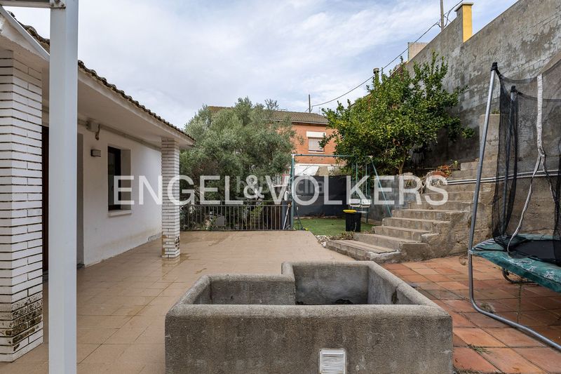Foto 20a56579-97f9-4b2a-8e5b-d5922e49a605. Casa amb calefacció aparcament a Torrelles de Llobregat