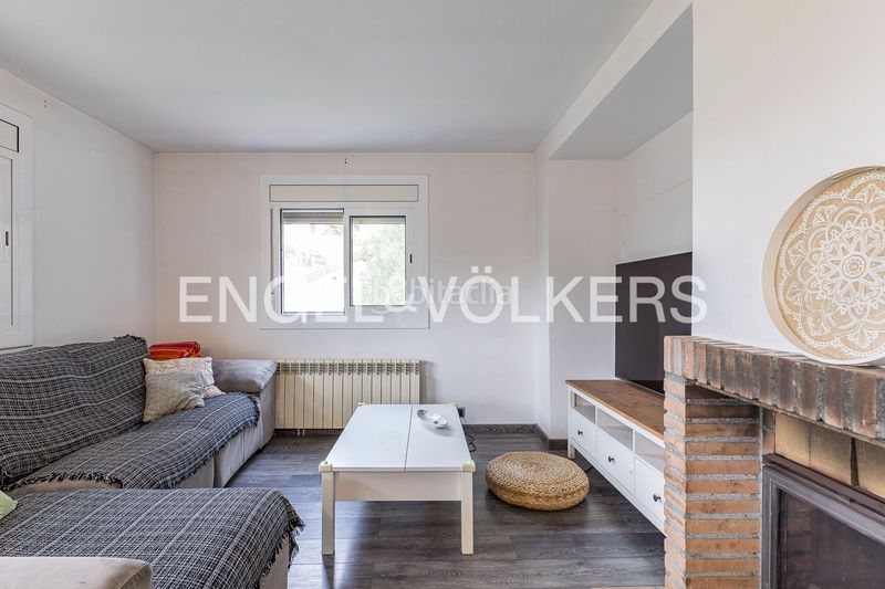 Foto 2b393618-d8b2-43d6-b796-416a2fbf51c2. Casa amb calefacció aparcament a Torrelles de Llobregat