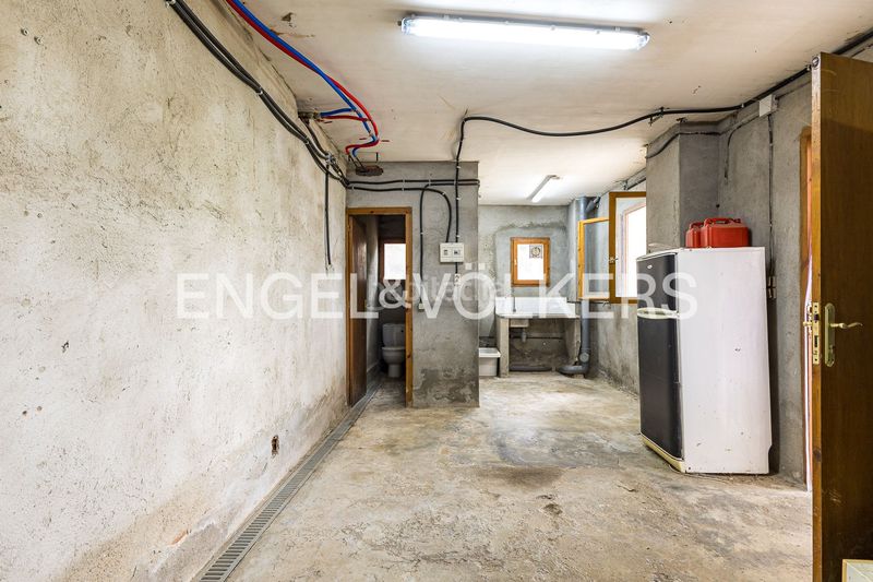 Foto 4b2f9743-6aea-4575-bc54-f17d48088eba. Casa amb calefacció aparcament a Torrelles de Llobregat