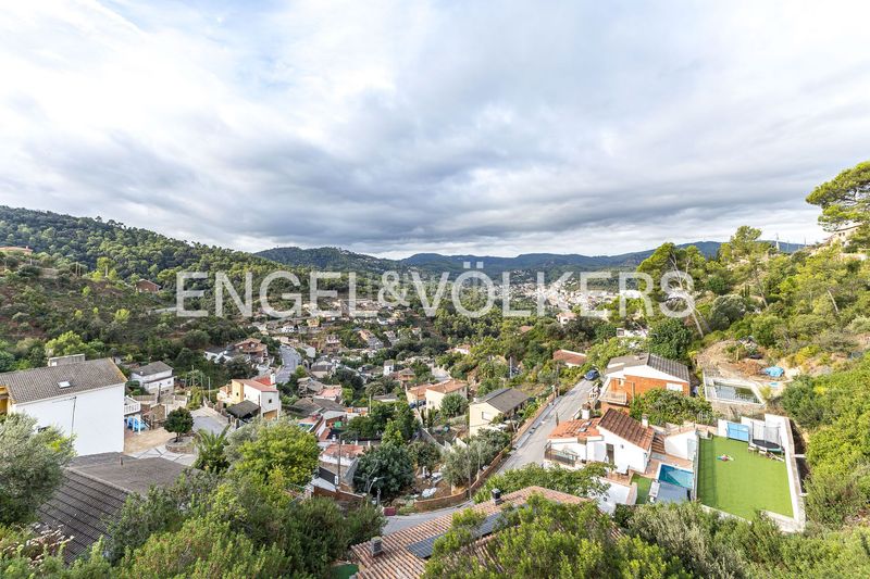 Foto 4d1b3053-8909-45e9-b7ae-5cda60a4f9a9. Casa amb calefacció aparcament a Torrelles de Llobregat