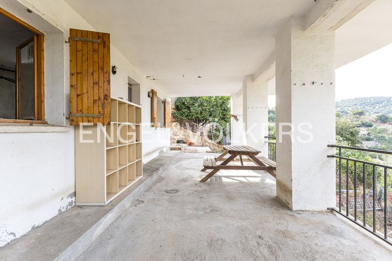 Foto 675df568-9564-4e28-8af3-9fee422a7d58. Casa amb calefacció aparcament a Torrelles de Llobregat