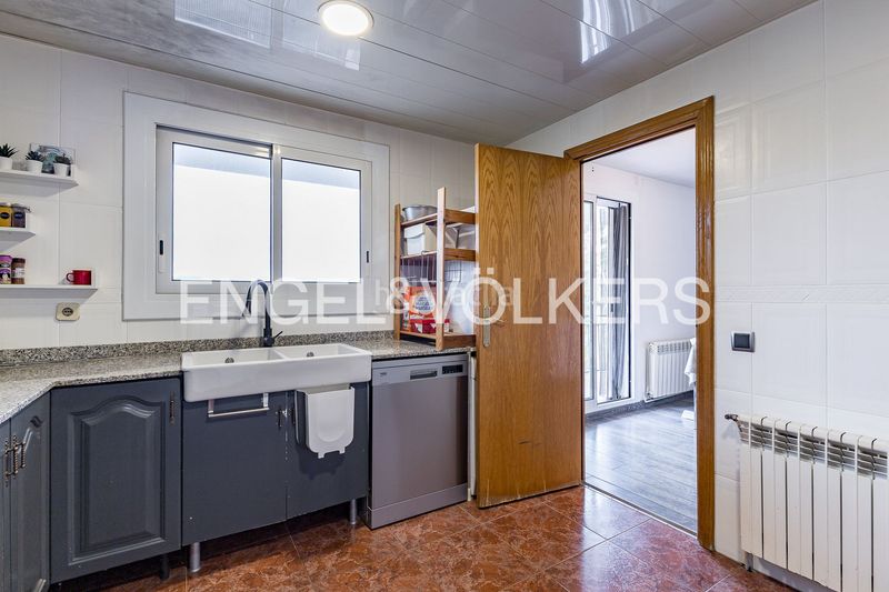 Foto a484fc5c-ed02-4755-b8eb-8ca83bbc55cc. Casa amb calefacció aparcament a Torrelles de Llobregat