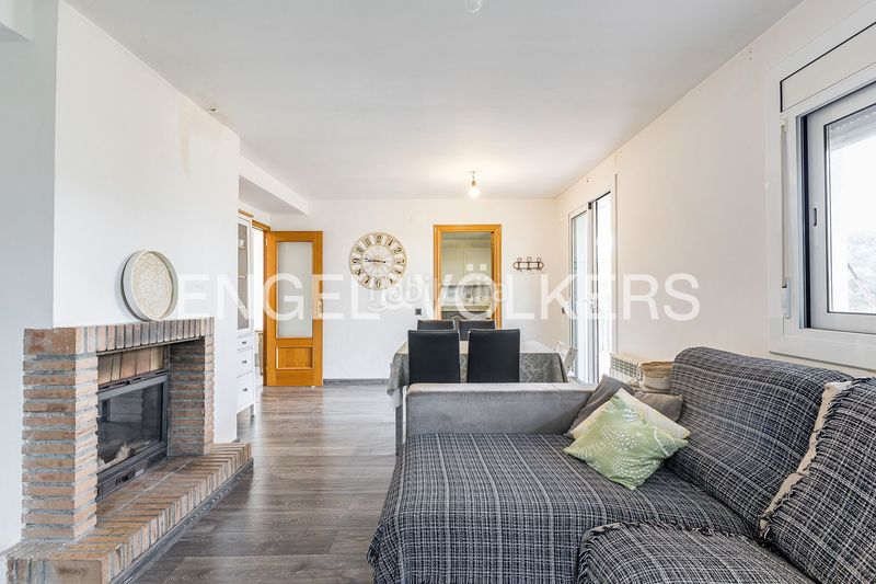 Foto c1bdb46a-c154-4d64-8794-89fd4972657d. Casa amb calefacció aparcament a Torrelles de Llobregat