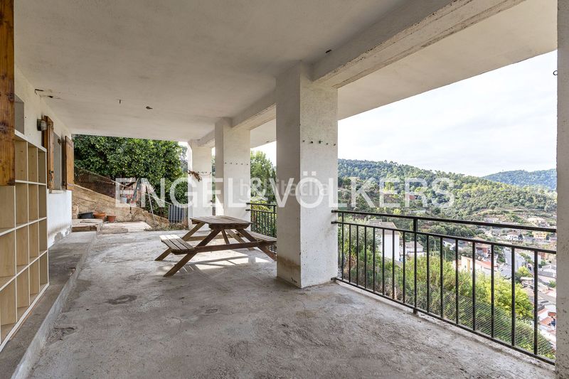 Foto f959e130-0c45-4723-9600-1bbb57441f59. Casa amb calefacció aparcament a Torrelles de Llobregat