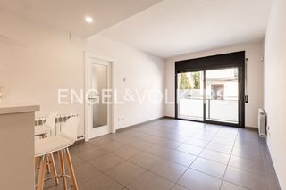 Ground floor in Manlleu. Confort y elegancia en apartamento de 3 dormitorios con parking