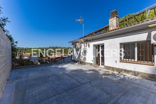 Casa adossada a Sant Pere de Vilamajor