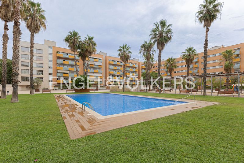 Foto 6c850fea-1690-4a2e-bf71-c4e406adcf54. Lloguer pis amb calefacció aparcament piscina a La Vila Olímpica del Poblenou Barcelona