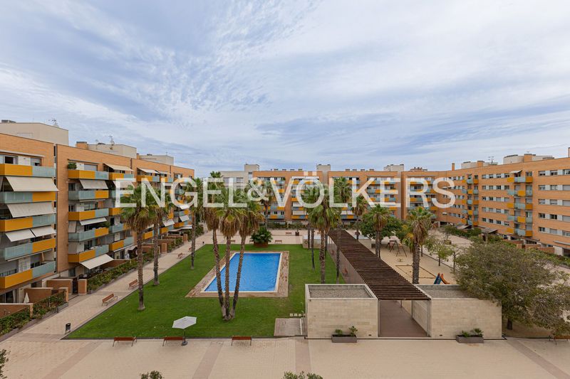 Foto 759d566f-9f1c-4e61-85d8-0f094dbe2e48. Lloguer pis amb calefacció aparcament piscina a La Vila Olímpica del Poblenou Barcelona