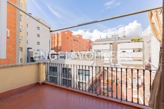 Pis a Poblenou. Exclusiva vivienda con terraza, balcón y elementos originales pa