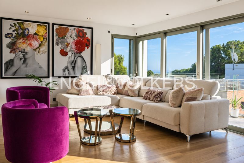 Foto 269c3ed2-8f85-4359-a933-6002470933e7. Casa amb calefacció aparcament piscina a Sarrià Barcelona