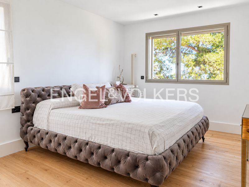Foto 410c448b-3419-4e5d-b901-20a010f1d792. Casa amb calefacció aparcament piscina a Sarrià Barcelona