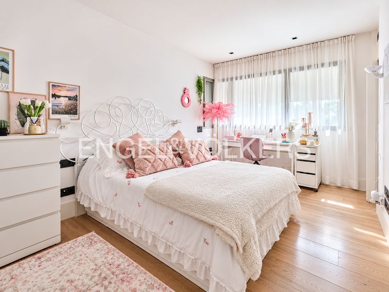 Foto 543b247c-0761-4dae-b925-23553d967e3e. Casa amb calefacció aparcament piscina a Sarrià Barcelona