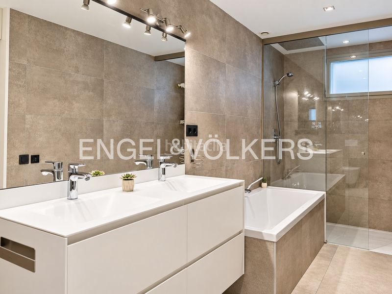 Foto 6e0b0fa6-9c8e-4771-bcf0-461995a62484. Casa amb calefacció aparcament piscina a Sarrià Barcelona