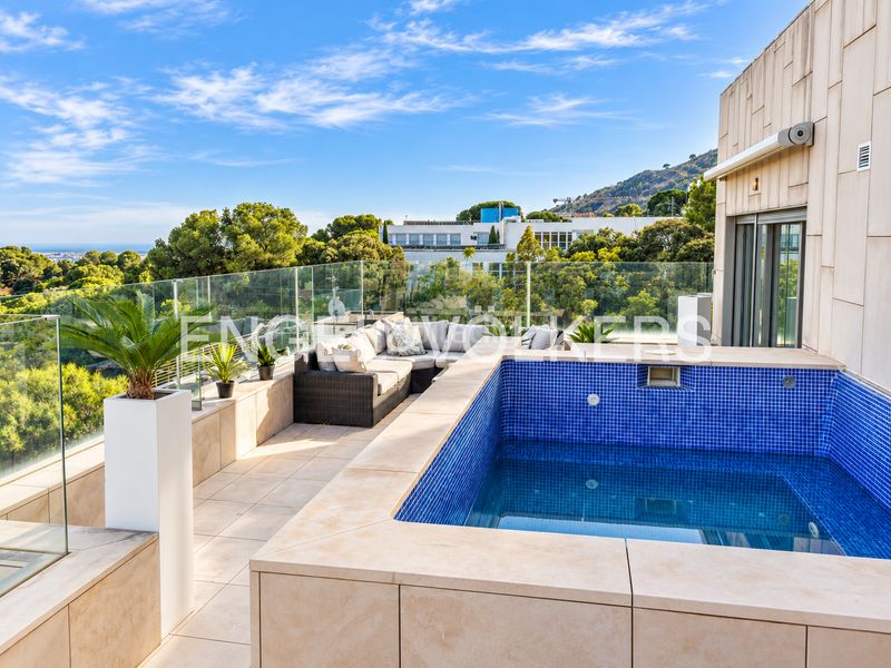 Foto bcb47aee-2ddd-431e-af8e-2fe52fa90d77. Casa amb calefacció aparcament piscina a Sarrià Barcelona