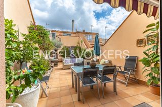 Maison jumelée à La Cogullada. Elegante casa en terrassa con terraza y patio privado.
