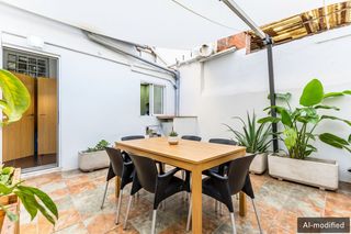Casa a schiera in Sant Andreu de Palomar. Bonita casa con dos pisos para inversores