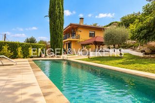 Casa a Llinars del Vallès. Casa con piscina y vistas a la montaña en llinars del vallès