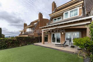 Location Maison jumelée à Ciutat Diagonal. Casa pareada con vistas en entorno privilegiado