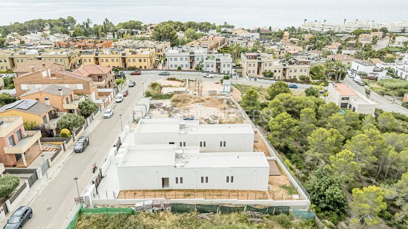 Foto c30a57fb-b6bf-44ba-a393-58a9846b032c. Promozione D-0461B2 Viviendas unifamiliares con vista despejadas al mar in Coma-ruga. Abitazioni di nuova costruzione