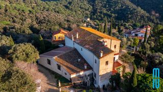Location Mas  Carrer d'hortsasinyà. Masia 7 apartaments