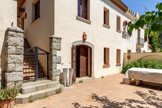 Masia a Òrrius. Magnifica masía a tres vientos con posibilidad de dos viviendas