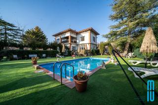 Xalet a Sant Salvador de Guardiola. Precioso chalet con piscina