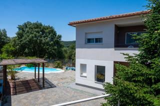 Maison à Sant Cebrià de Vallalta. Chalet con piscina en sant cebrià