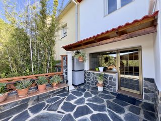 Casa adossada a Residencial Park. Maravillosa casa esquinera en maçanet de la selva!