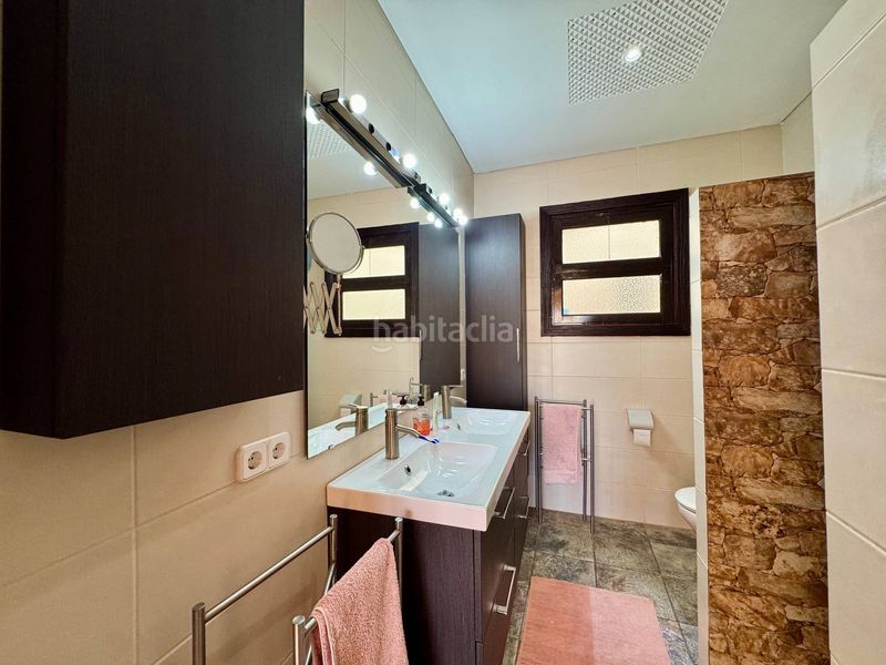 Foto af36157a-5021-4a49-91da-9b41cd7f2a4a. Casa amb aparcament piscina a Centre Pineda de Mar